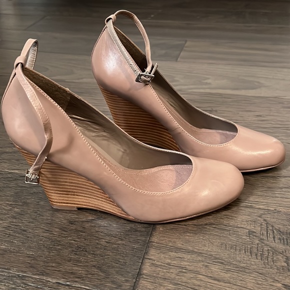 NWOT Aldo Taupe Wedges, Size 8 - Picture 2 of 4